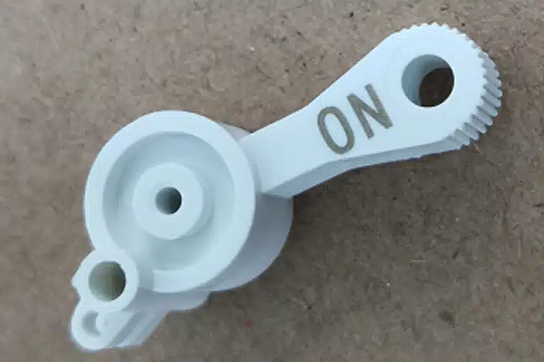 그린 레이저로 플라스틱 부품 마킹