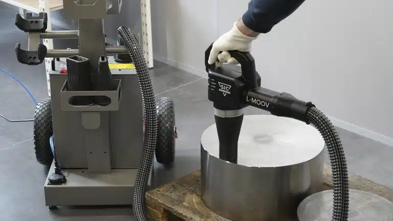 건설 현장의 레이저 마킹: 재료 및 도구 식별.